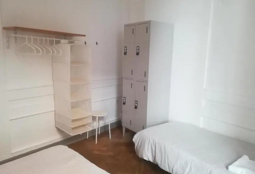 Standard Kolmen Hengen Huone Jaettu kylpyhuone, Hostel Urban Sevilla