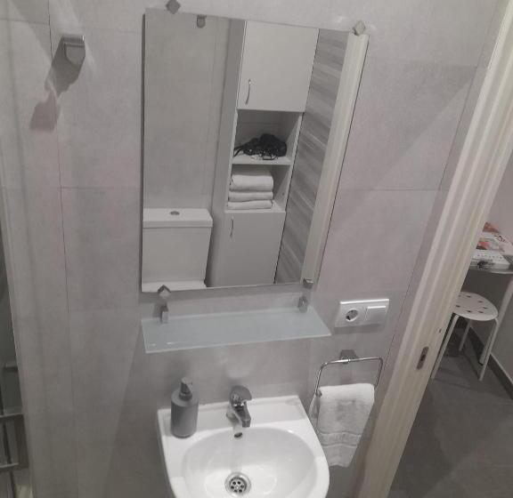 استودیوی استاندارد, Hostel Urban Sevilla