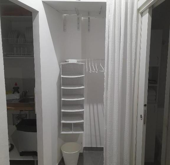 استودیوی استاندارد, Hostel Urban Sevilla