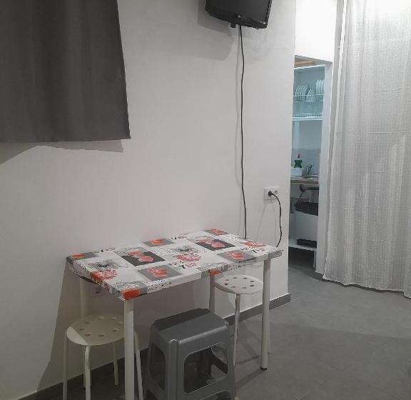استودیوی استاندارد, Hostel Urban Sevilla