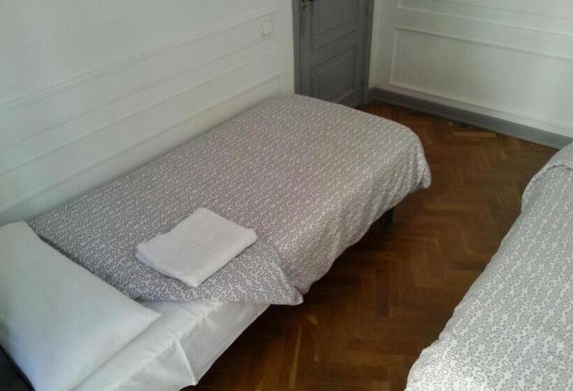 اتاق استاندارد با سرویس بهداشتی مشترک, Hostel Urban Sevilla