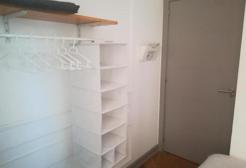 اتاق استاندارد یک تخته با سرویس بهداشتی مشترک, Hostel Urban Sevilla