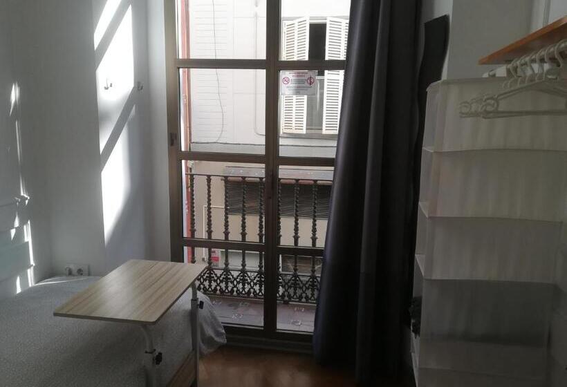 اتاق استاندارد یک تخته با سرویس بهداشتی مشترک, Hostel Urban Sevilla