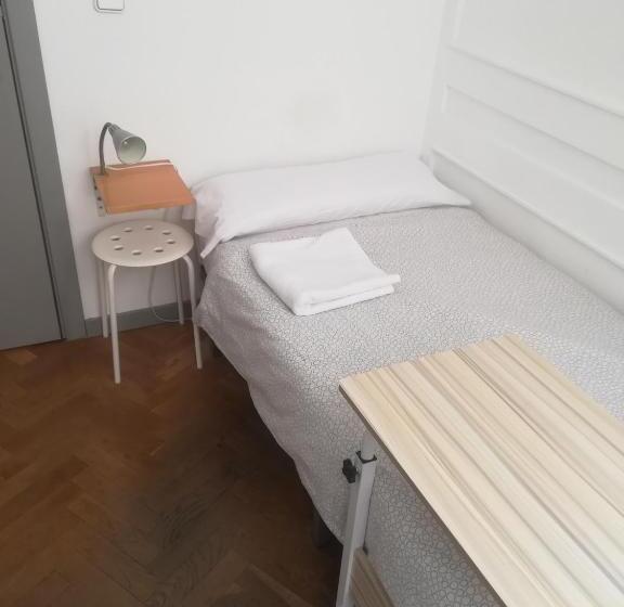 اتاق استاندارد یک تخته با سرویس بهداشتی مشترک, Hostel Urban Sevilla