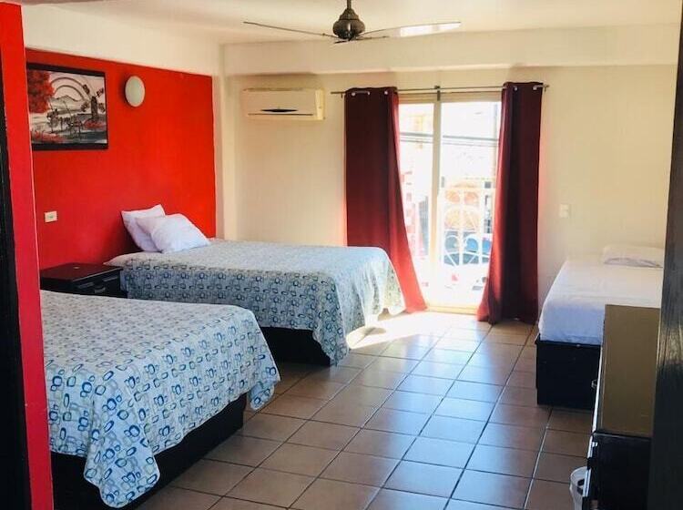 חדר סטנדרטי לחמישה אנשים, Chapala