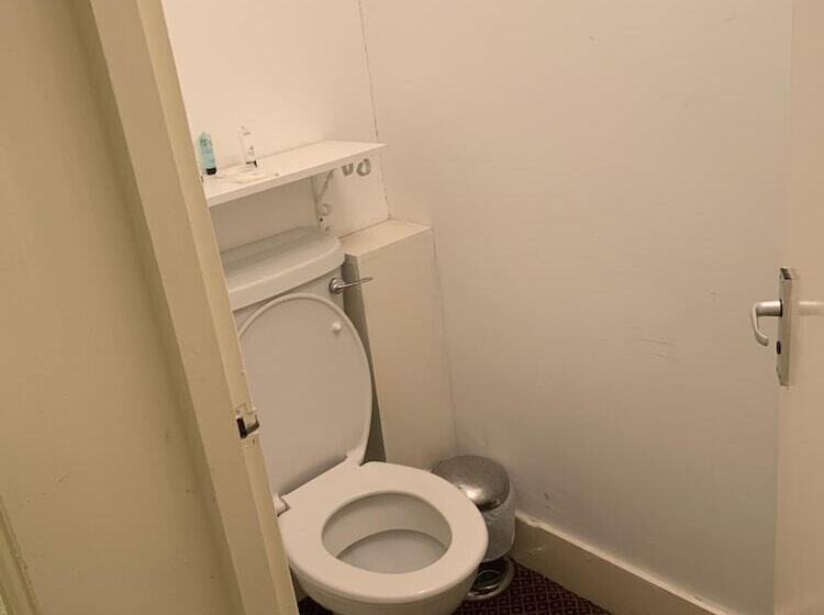 غرفة إقتصادية, The Prince Of Wales