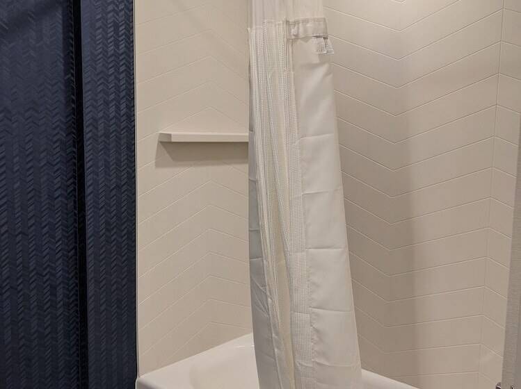 جناح, Fairfield Inn & Suites Lincoln Crete