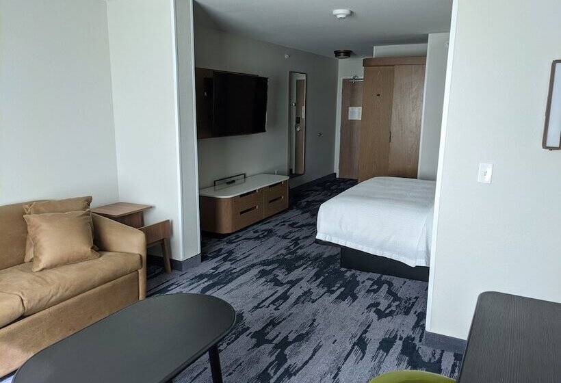 جناح, Fairfield Inn & Suites Lincoln Crete