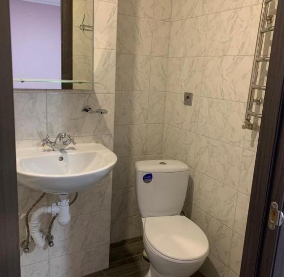 חדר משפחתי, Guest House Max