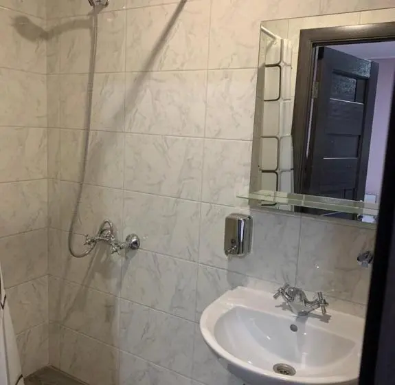 Quarto Familiar, Guest House Max