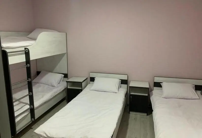 Quarto Familiar, Guest House Max