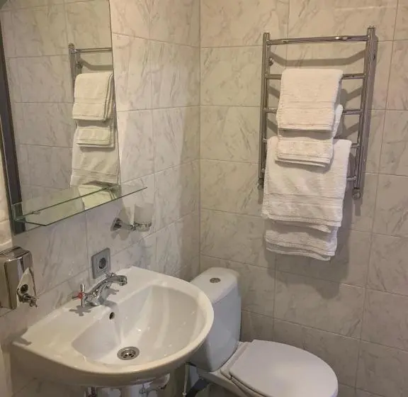 Quarto Familiar Deluxe, Guest House Max