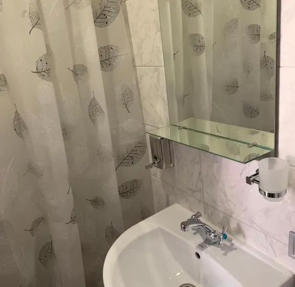 Quarto Triplo Estandar, Guest House Max