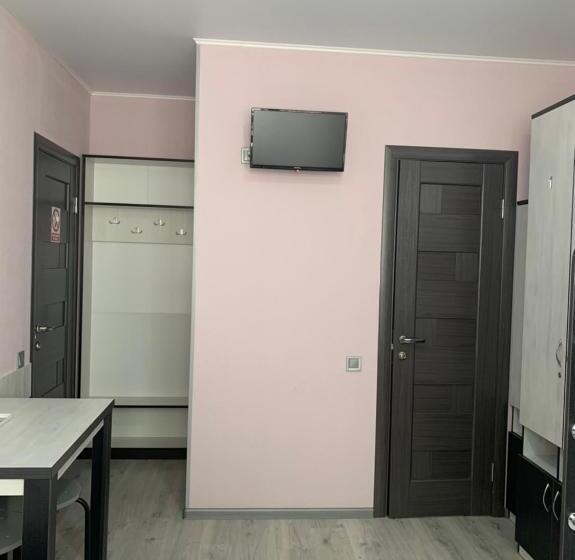 اتاق استاندارد سه نفره, Guest House Max