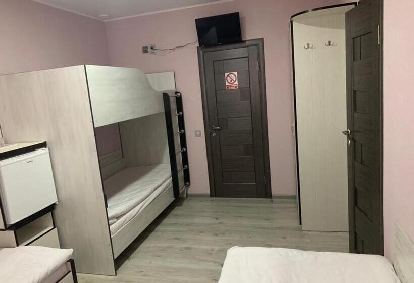 חדר סטנדרט לארבעה, Guest House Max