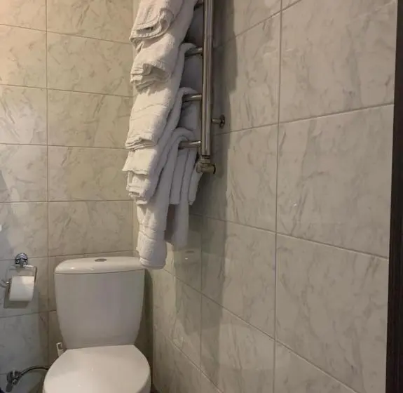 Quarto Quádruplo Estandar, Guest House Max