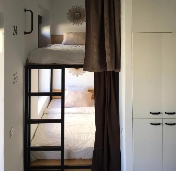 공동 객실, Hostel Numero Trece   Free Towels, Coffee Beans And Remote Check In!