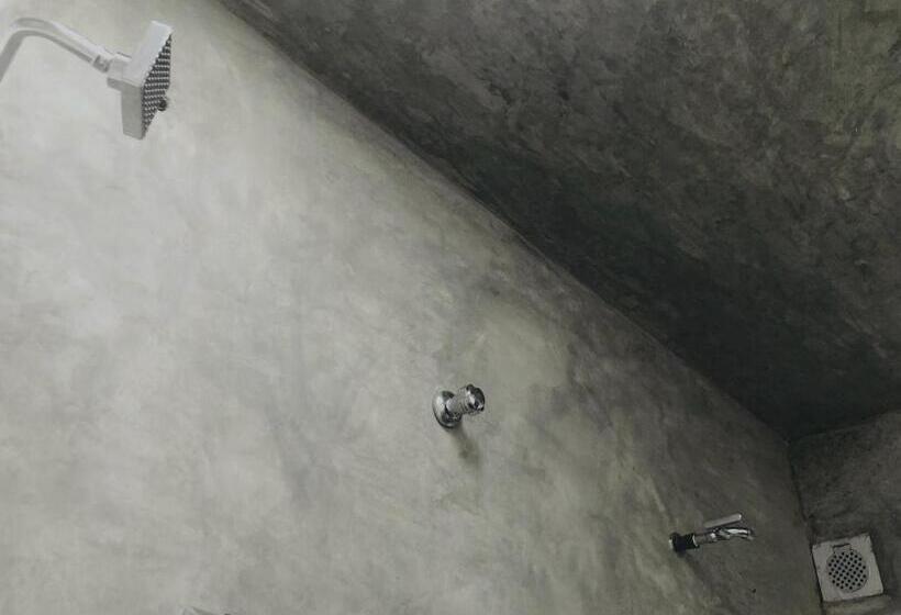 标准房带园景, Drongo Place