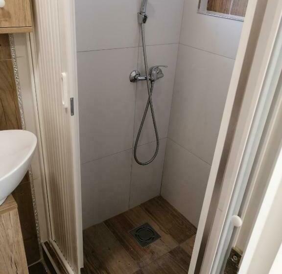 اتاق لوکس, Vila Violeta