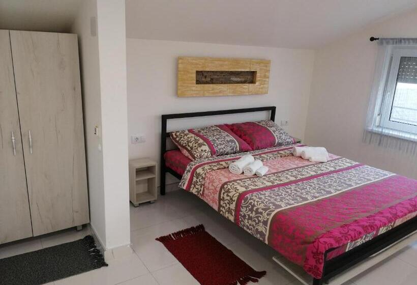 اتاق لوکس سه تخته, Vila Violeta