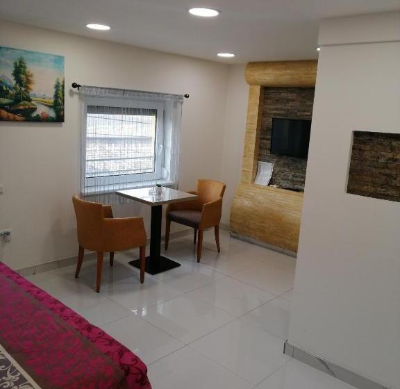 اتاق لوکس سه تخته, Vila Violeta