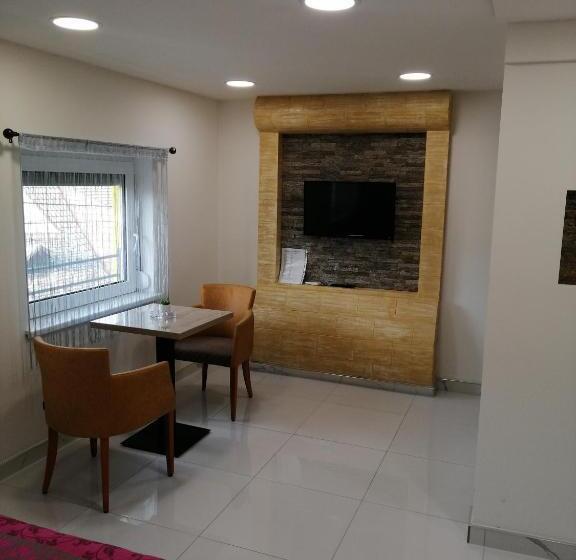 اتاق لوکس سه تخته, Vila Violeta