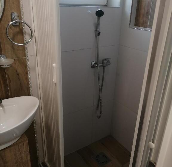 اتاق لوکس, Vila Violeta