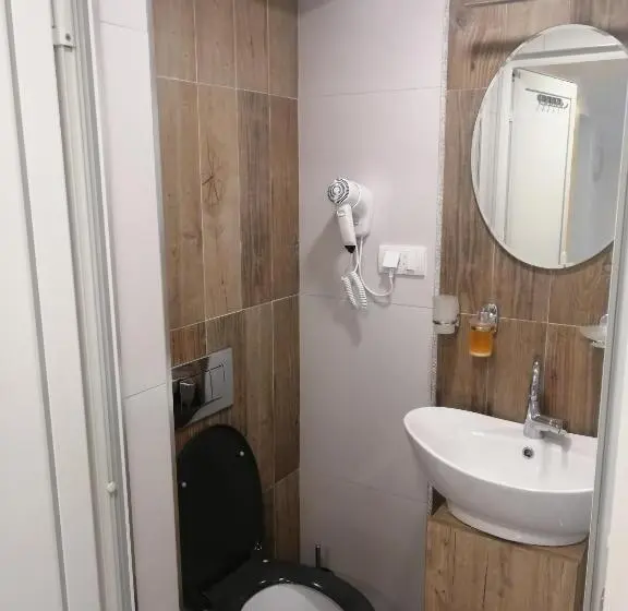 اتاق لوکس, Vila Violeta