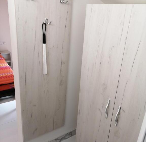 اتاق لوکس, Vila Violeta