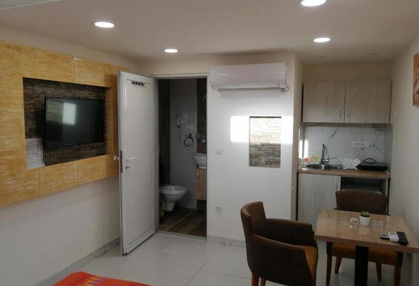 اتاق لوکس, Vila Violeta