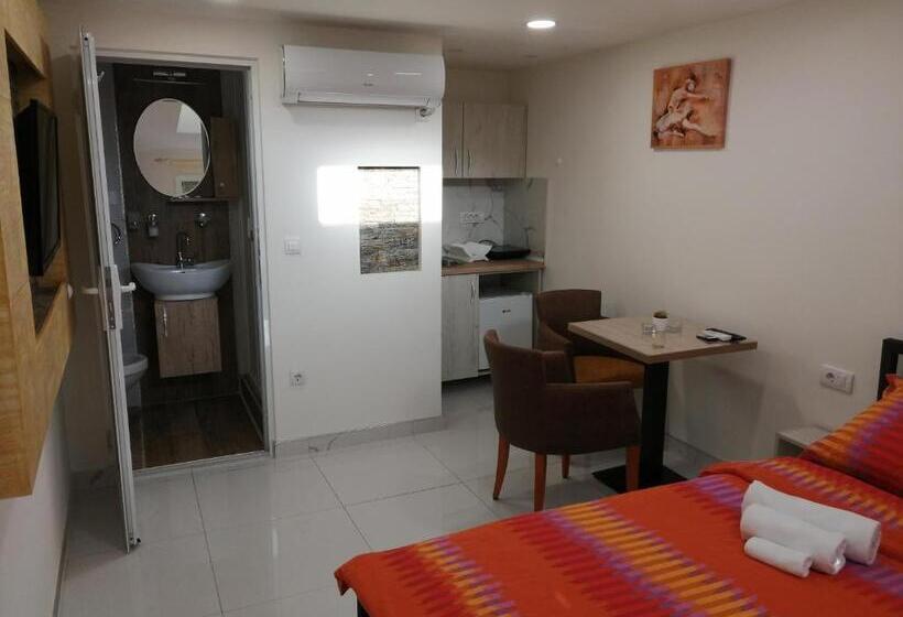 اتاق لوکس, Vila Violeta