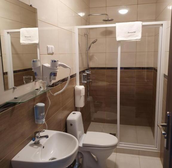 اتاق لوکس چهار تخته, Svetainė