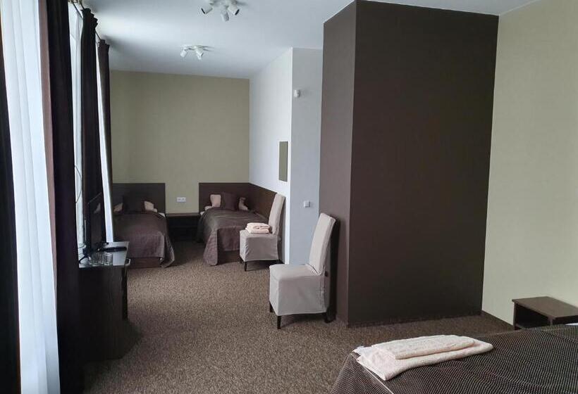 اتاق راحتی سه تخته, Svetainė