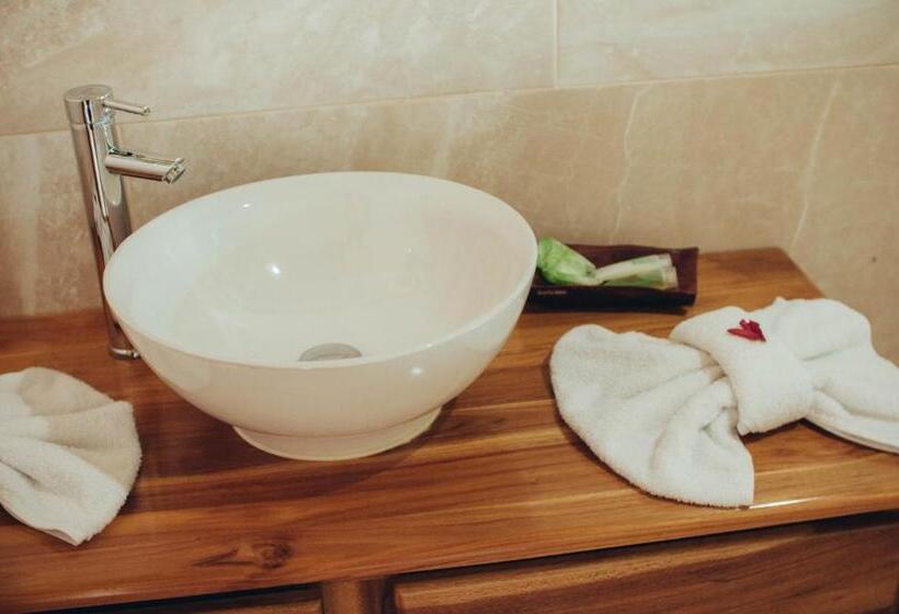 بنجلو قياسى مطل على البحر, Drake Bay Greenleaf