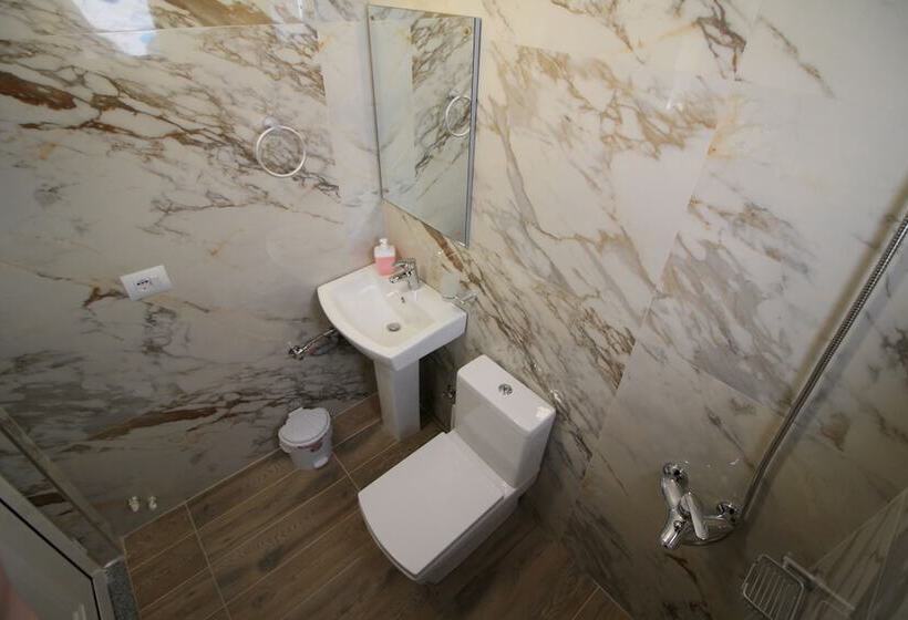 豪华三人间, Four Islands