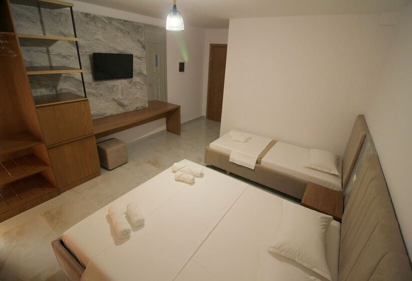 豪华三人间, Four Islands