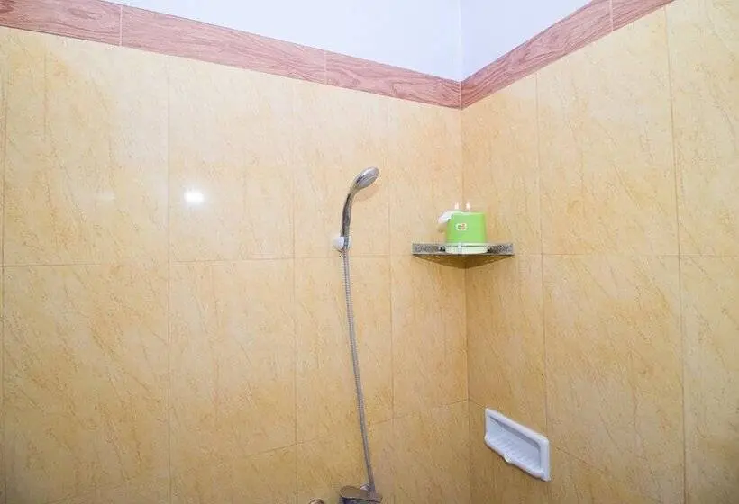 スタンダードルーム, Reddoorz Syariah Near Alun Alun Bojonegoro