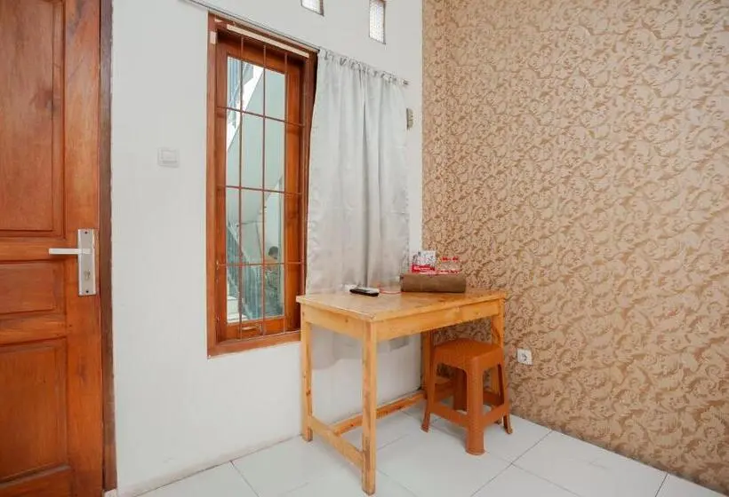 スタンダードルーム, Reddoorz Syariah Near Jatisampurna Hospital