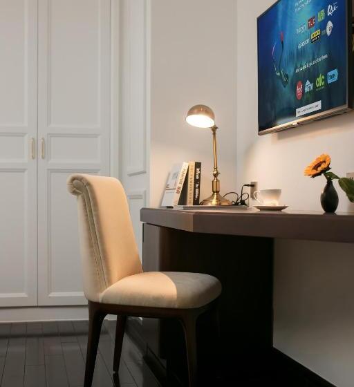 Deluxe Room City View, Anatole Hotel Hanoi