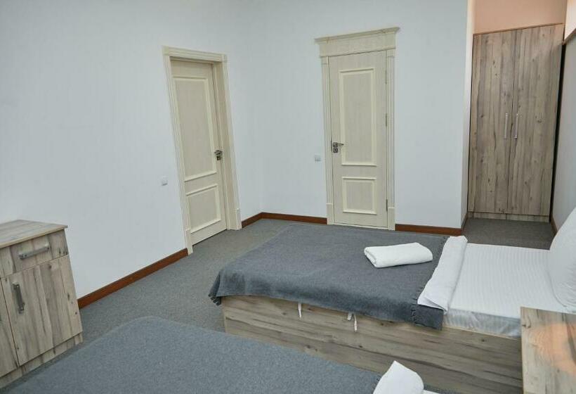 غرفة ديلوكس ثلاثية, Muqaddas