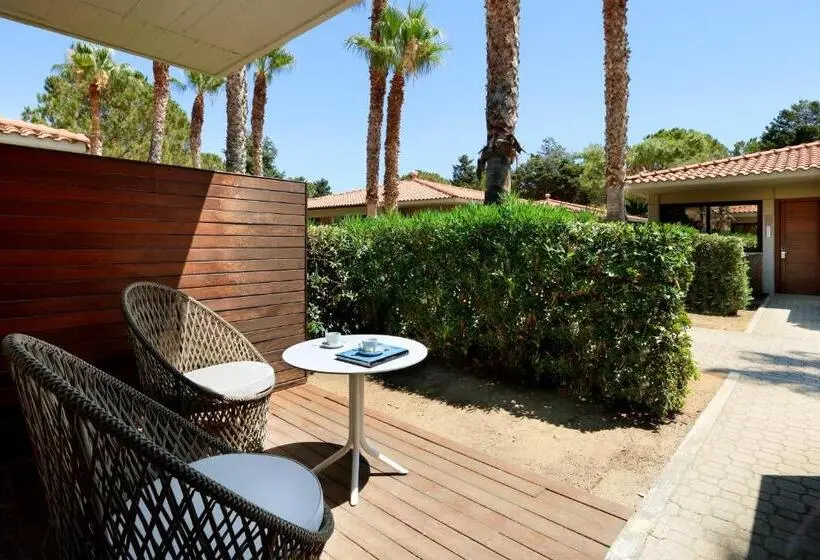 بانگلوی لوکس, The Signature Level at Grand Palladium Sicilia Resort & Spa
