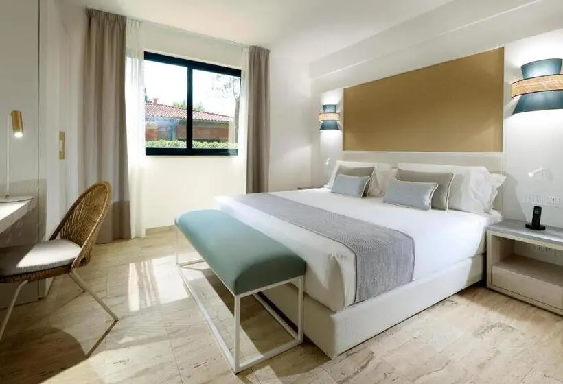 بانگلوی لوکس, The Signature Level at Grand Palladium Sicilia Resort & Spa
