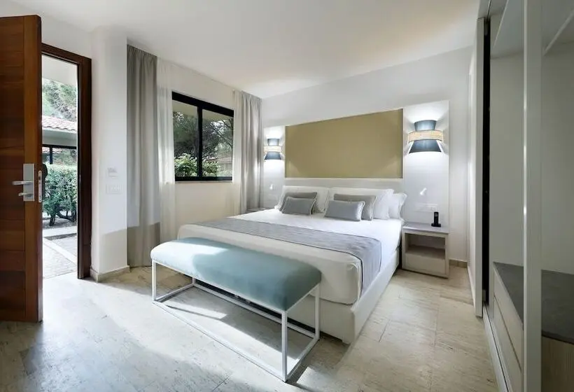 بانگلوی لوکس, The Signature Level at Grand Palladium Sicilia Resort & Spa