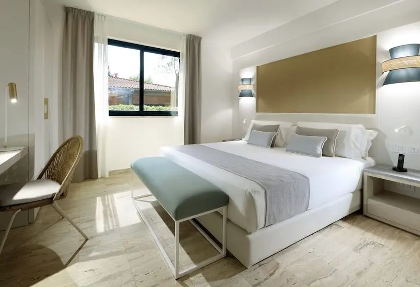 بانگلوی لوکس, The Signature Level at Grand Palladium Sicilia Resort & Spa