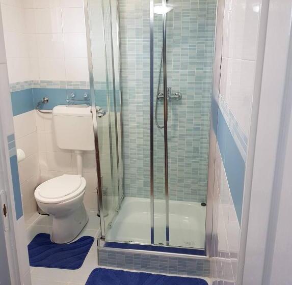 اتاق لوکس, Airport16 Bed And Breakfast