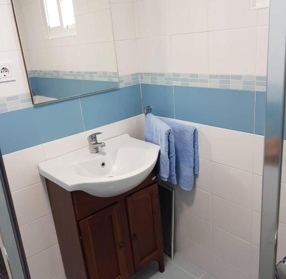 اتاق لوکس, Airport16 Bed And Breakfast