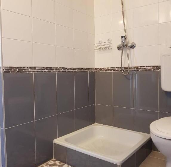 اتاق لوکس, Airport16 Bed And Breakfast