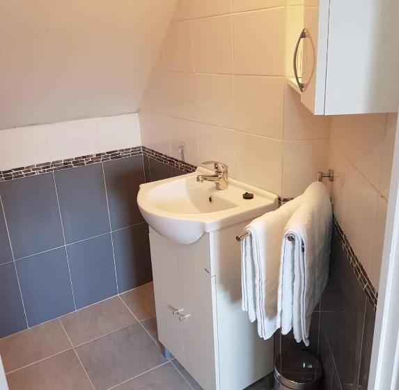 اتاق لوکس, Airport16 Bed And Breakfast