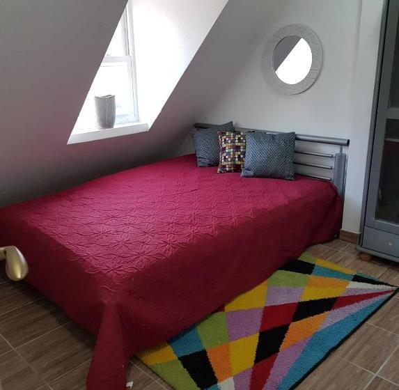 اتاق لوکس, Airport16 Bed And Breakfast