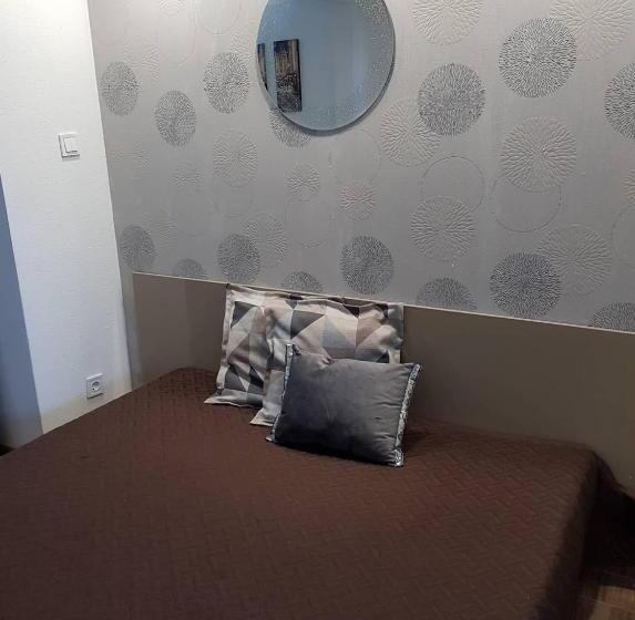 اتاق لوکس, Airport16 Bed And Breakfast